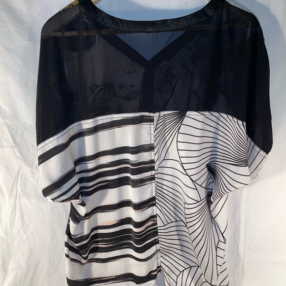 St-Martins casual blouse with beautiful black and cream pattern, orange buttons - Picture 2 of 4